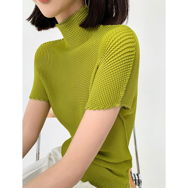 Krótka zielona koszulka damska z kołnierzykiem Avocado Lato – rozmiar plus, elastyczna, z krótkim rękawem - tanie ubrania i akcesoria