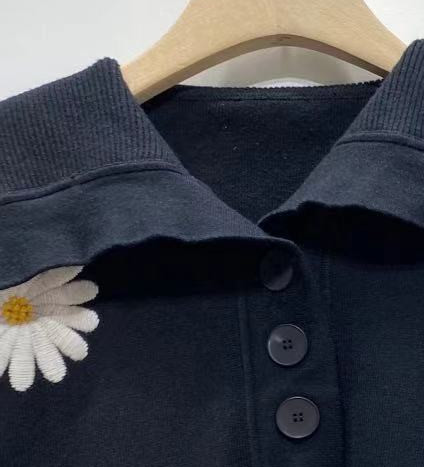 Sweter damski dzianinowy Daisy z haftem, długim rękawem i marynarskim kołnierzykiem, czarny - Wczesna jesień 2021 - tanie ubrania i akcesoria