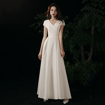 Elegancka sukienka wieczorowa dla kobiet z dekoltem na naramienniki - Biała sukienka na imprezę dla gwiazd