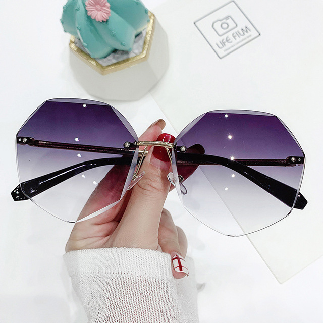 Okulary przeciwsłoneczne ZXWLYXGX 2021 z gradientowym efektem herbatej dla kobiet z przyciętymi soczewkami i metalowymi świątyniami UV400 - tanie ubrania i akcesoria