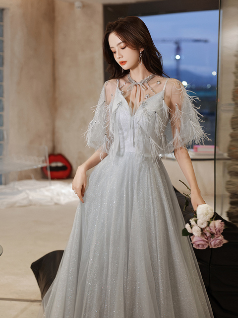 Suknia wieczorowa Fairy Grey z tiulowym obszyciem dekoltem z frędzlami i cekinami - tanie ubrania i akcesoria