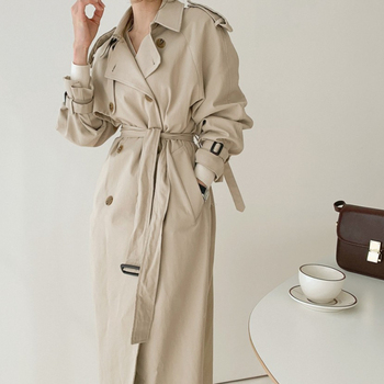 Długi płaszcz jesienno-zimowy damska casual w stylu trencz z dwurzędową plisą - elegancja i luz w jednym, długie rękawy, damska wiatrówka