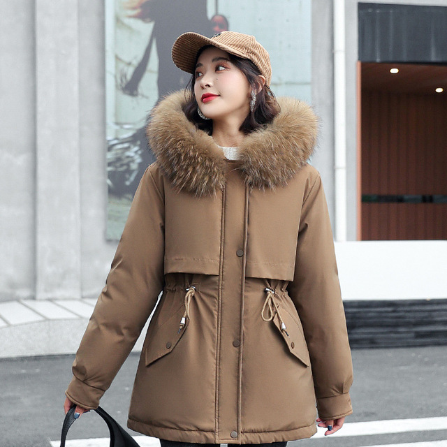 Płaszcz kobiecy śnieżny z kapturem i futrzanym kołnierzem - modny, ciepły, zamek, średnia długość - tanie ubrania i akcesoria