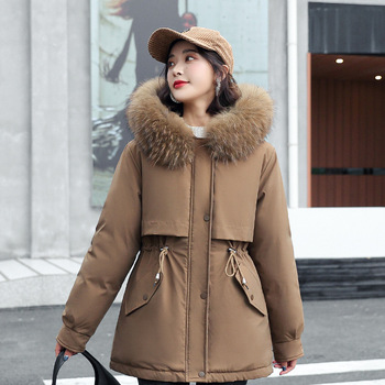 Płaszcz kobiecy śnieżny z kapturem i futrzanym kołnierzem - modny, ciepły, zamek, średnia długość